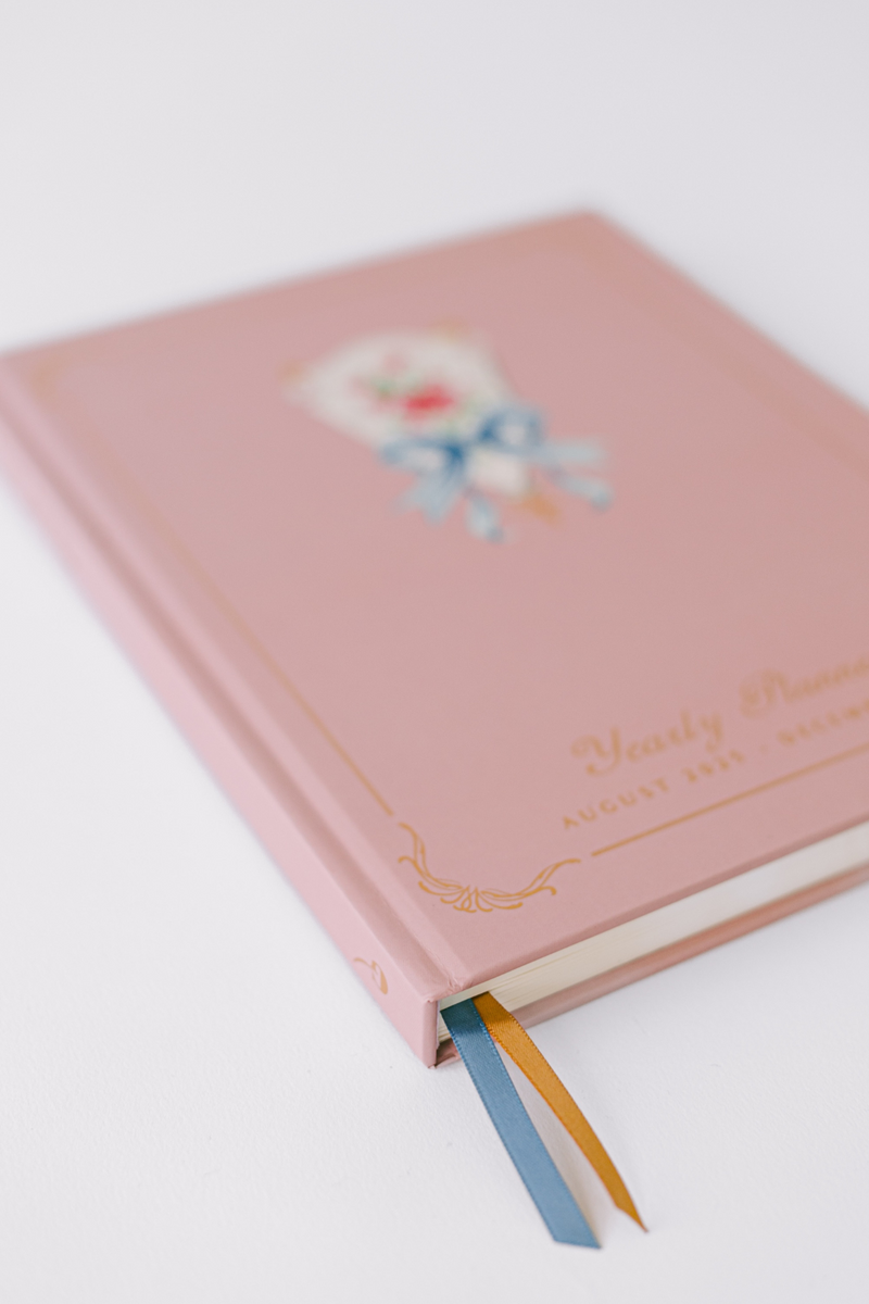 2026 Floral Shield 17-Month Weekly Large Bound Planner